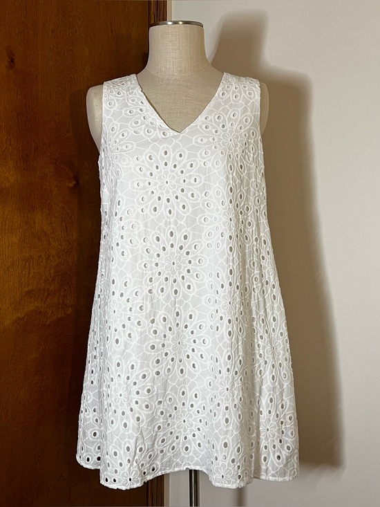 Signature by Robbie Bee Dresses & Skirts - Signature by Robbie Bee White Eyelet Shift Dress